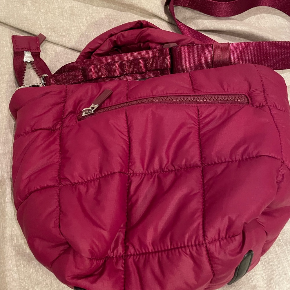 Lululemon athletica Quilted Grid Tote Bag Mini 5L- Burgundy - Picture 2 of 5